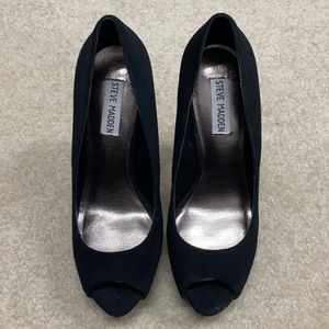 Steve Madden Defiant black suede pump